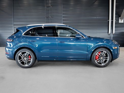 Used 2024 Porsche Cayenne Turbo AWD/4WD image 13