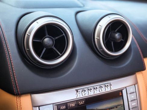 Certified 2014 Ferrari California image 32