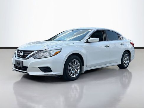 Used 2016 Nissan Altima 2.5 S w/ Power Driver Seat Package FWD image 2
