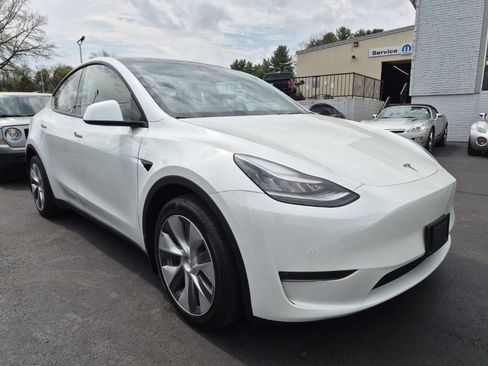 Used 2020 Tesla Model Y Long Range image 1