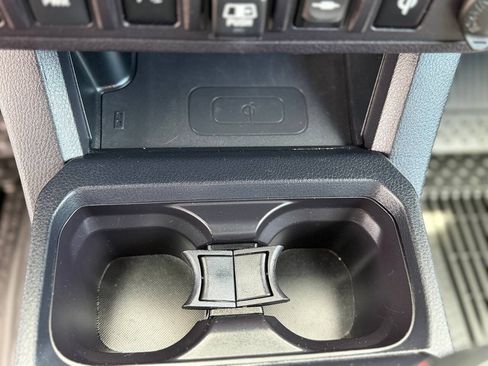 Used 2018 Toyota Tacoma TRD Off-Road w/ Technology Package AWD/4WD image 27