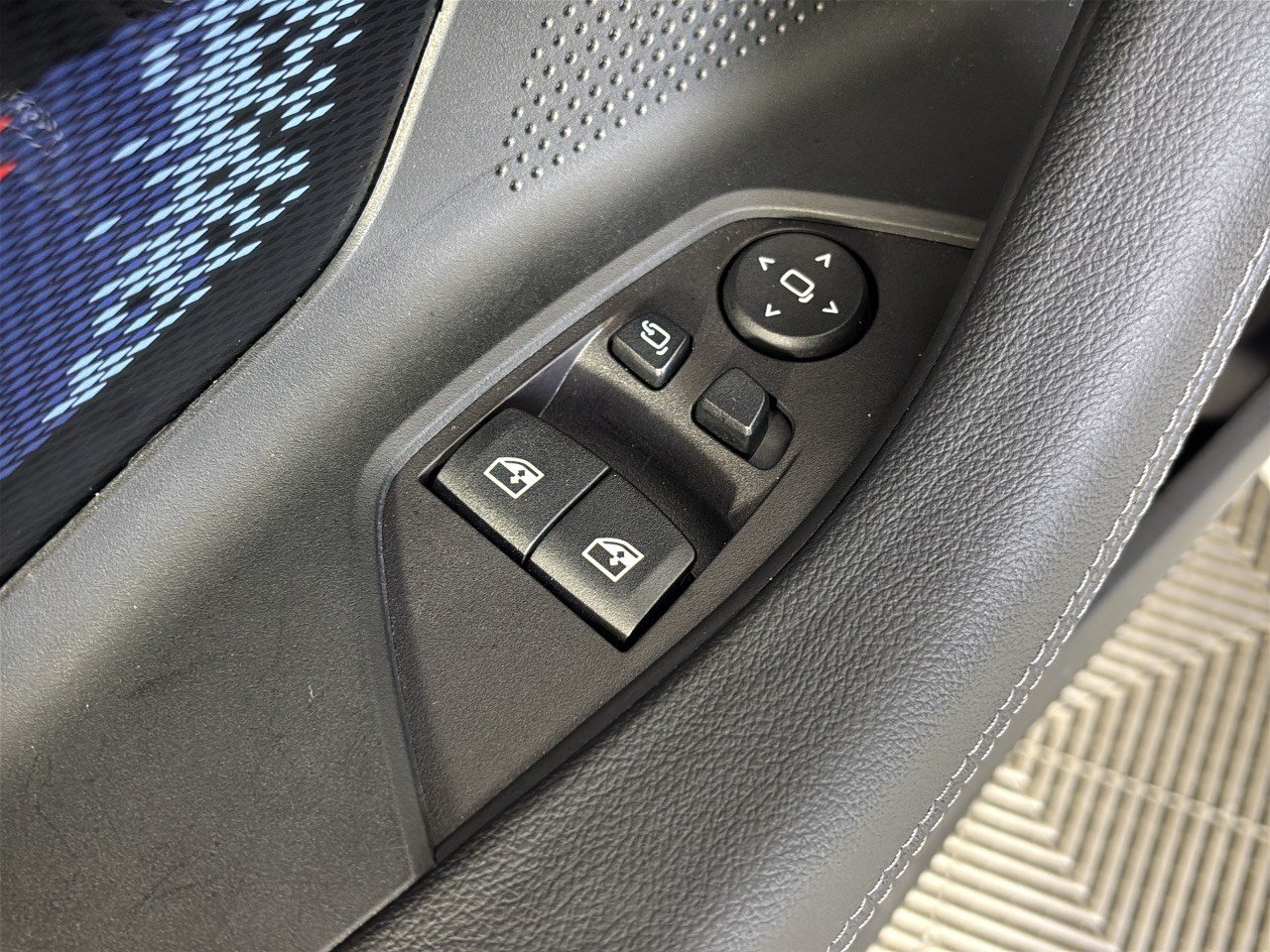 Used 2025 BMW M2 w/ Lighting Package RWD image 15