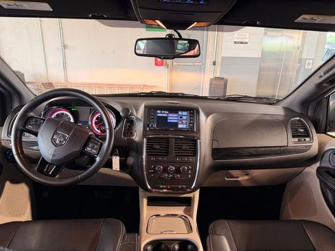 Used 2018 Dodge Grand Caravan SXT FWD image 25