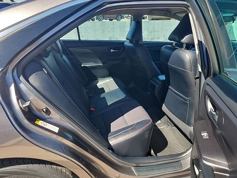 Used 2017 Toyota Camry SE image 15