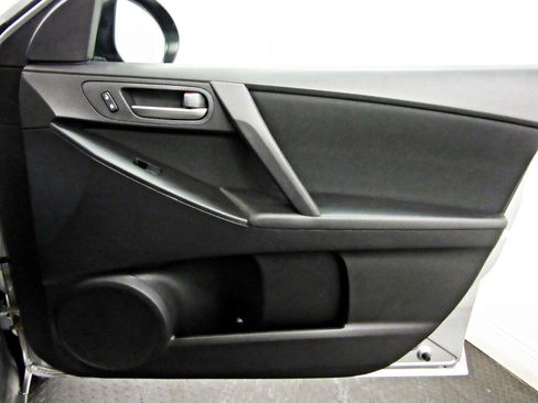 Used 2013 MAZDA MAZDA3 i Sport image 11