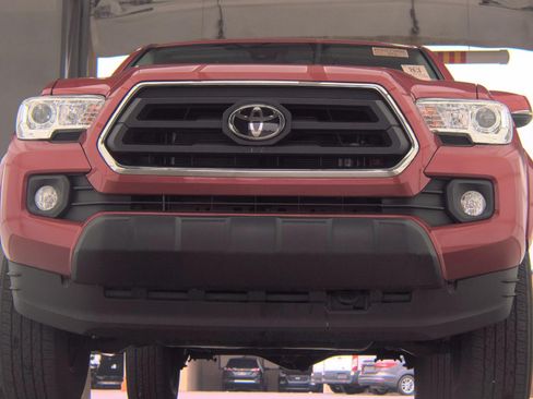 Used 2022 Toyota Tacoma SR5 w/ Technology Package RWD image 3