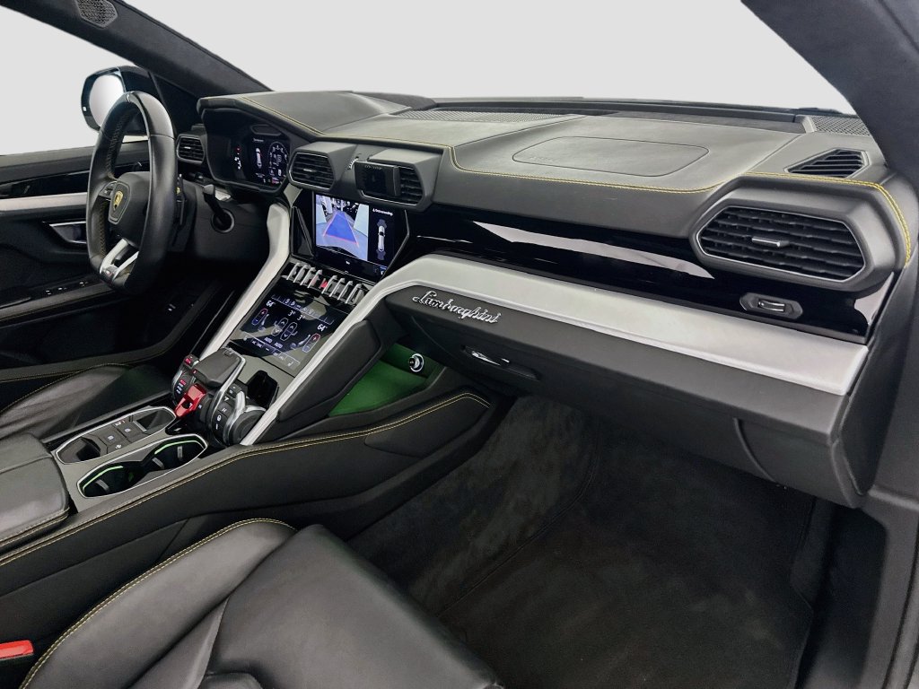 Used 2022 Lamborghini Urus AWD/4WD image 31