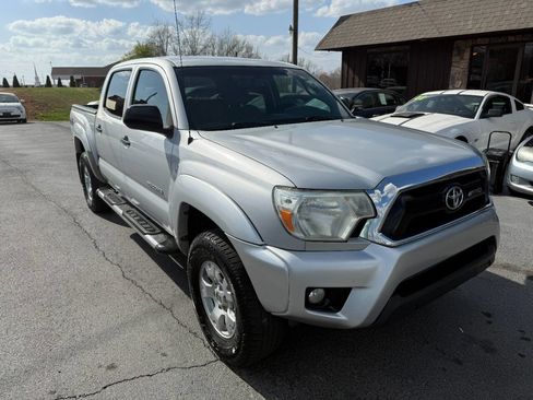 Used 2012 Toyota Tacoma PreRunner image 2