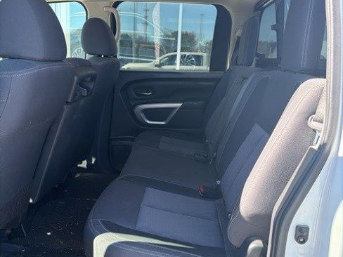 Used 2022 Nissan Titan SV image 22