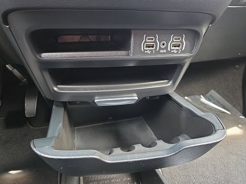 Used 2025 Chrysler Pacifica Select FWD image 20