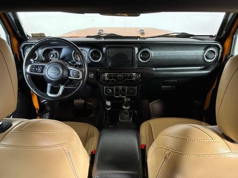 Used 2018 Jeep Wrangler Unlimited Sahara w/ Uconnect 4C Nav & Sound Group AWD/4WD image 22