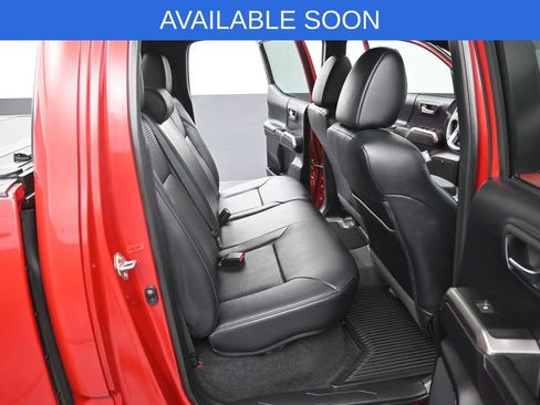 Used 2020 Toyota Tacoma Limited AWD/4WD image 31