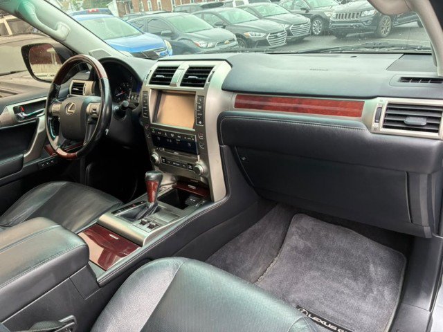 Used 2016 Lexus GX 460 w/ Premium Package AWD/4WD image 17