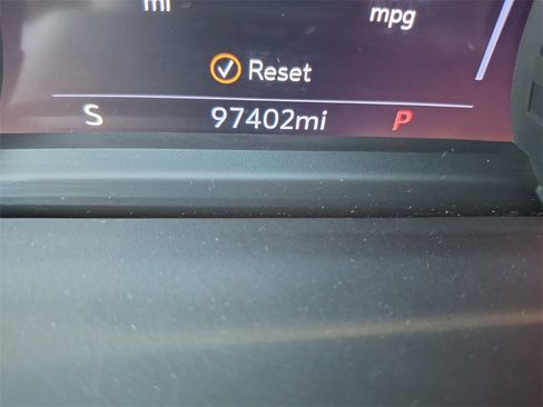 Used 2021 Chevrolet Tahoe Z71 w/ Z71 Off-Road Package image 21