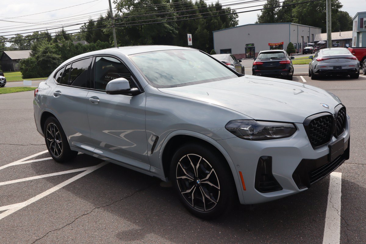 Used 2024 BMW X4 xDrive30i w/ Premium Package AWD/4WD image 4