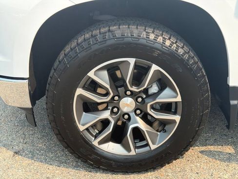 Certified 2023 Chevrolet Silverado 1500 LT AWD/4WD image 12