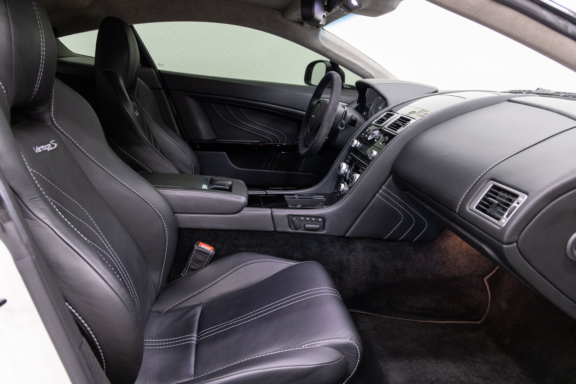 Used 2011 Aston Martin V8 Vantage S RWD image 12