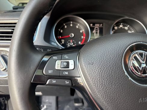 Used 2018 Volkswagen Passat 2.0T SE w/ SE Lighting Package image 31