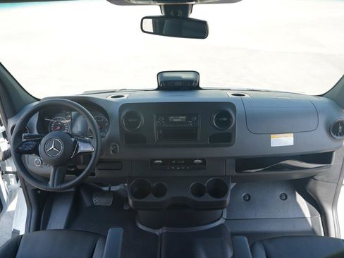Used 2025 Mercedes-Benz Sprinter 2500 image 20