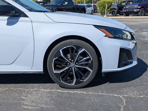 Used 2023 Nissan Altima 2.5 SR image 10