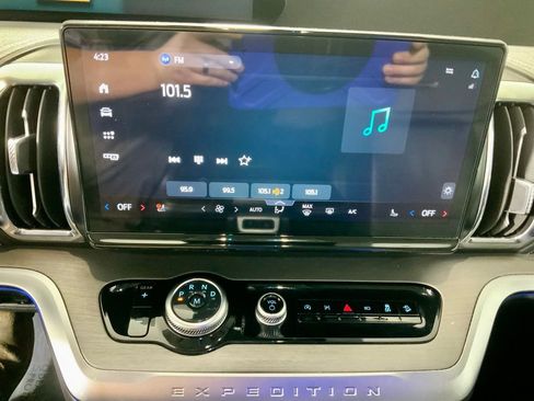 Used 2025 Ford Expedition Max Platinum AWD/4WD image 27