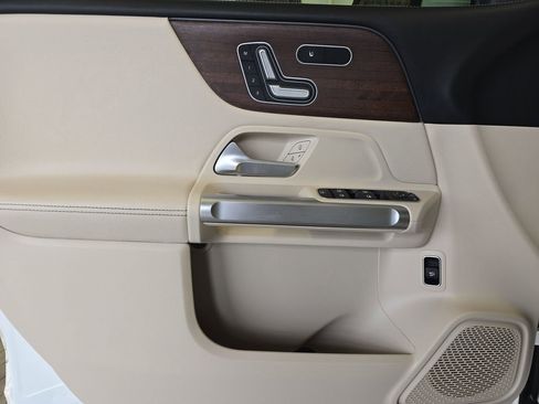 Used 2021 Mercedes-Benz GLB 250 image 30