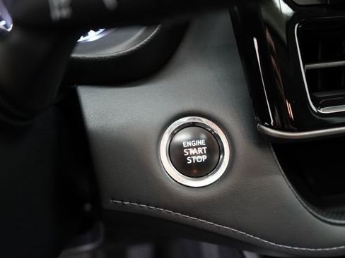 Used 2023 Toyota Highlander XLE image 21