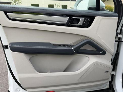 Used 2023 Porsche Cayenne S Platinum w/ Premium Package Plus image 23