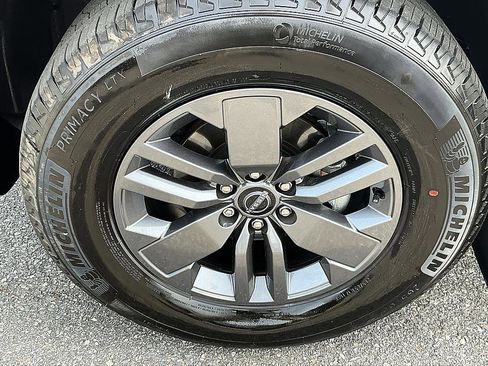 Certified 2025 Nissan Frontier SV w/ SV Convenience Package RWD image 10