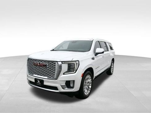 Used 2023 GMC Yukon XL Denali RWD image 2
