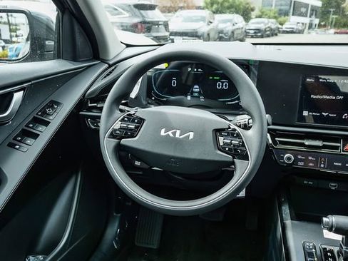 New 2026 Kia Niro LX FWD image 17