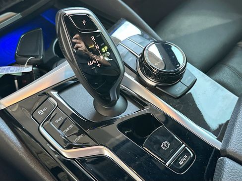 Used 2023 BMW 530i w/ Executive Package image 17