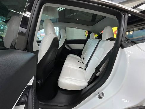 Used 2022 Tesla Model Y Performance AWD/4WD image 19