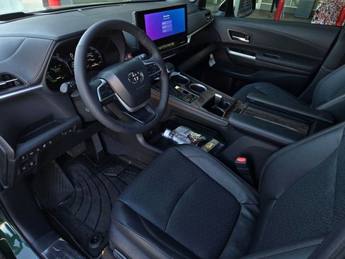 Certified 2026 Toyota Sienna Platinum image 8