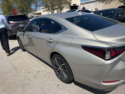 Used 2024 Lexus ES 350 w/ Premium Package image 6