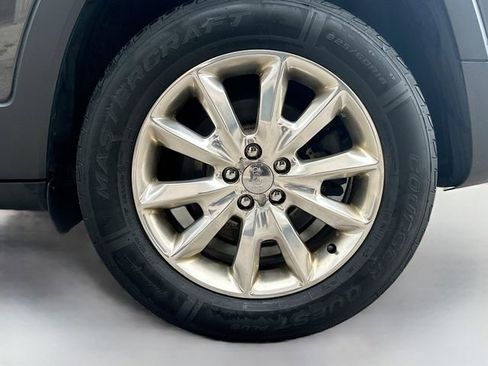 Used 2015 Jeep Cherokee Limited image 35