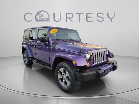 Used 2017 Jeep Wrangler Unlimited Sahara AWD/4WD image 4