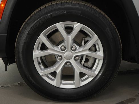 Used 2023 Jeep Grand Cherokee L Limited w/ Luxury Tech Group II image 30