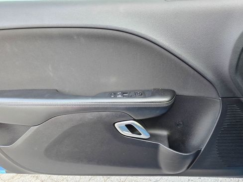 Used 2019 Dodge Challenger SXT image 9