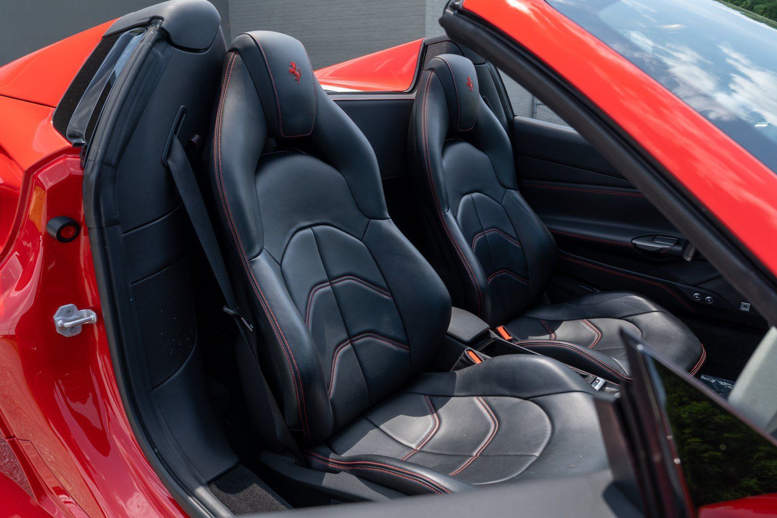 Used 2018 Ferrari 488 Spider RWD image 49