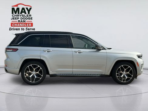 Used 2024 Jeep Grand Cherokee Summit AWD/4WD image 8