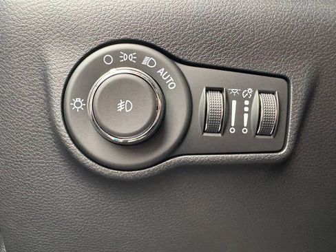 Used 2026 Jeep Compass Limited AWD/4WD image 19