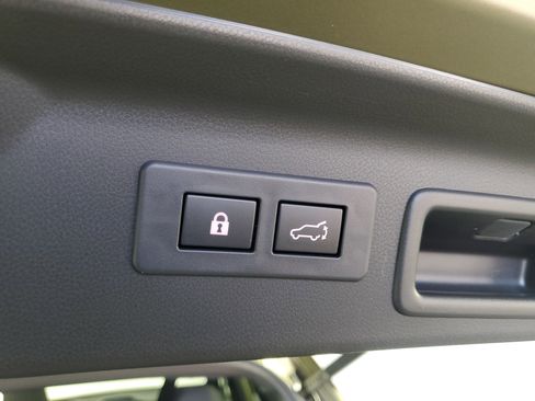 Used 2025 Subaru Forester Premium image 33