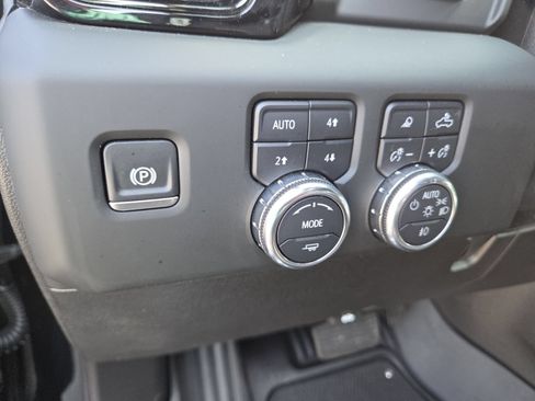 Used 2024 GMC Sierra 2500 AT4 w/ AT4 Premium Plus Package AWD/4WD image 32