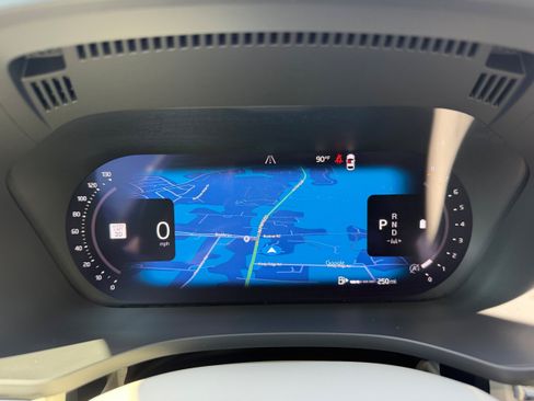Certified 2023 Volvo XC60 B5 Plus AWD/4WD image 18