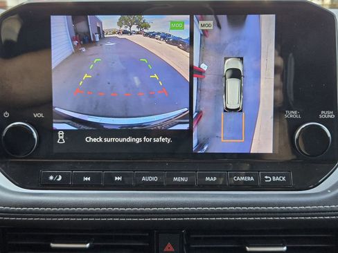 Used 2023 Nissan Rogue SL w/ SL Premium Package image 16