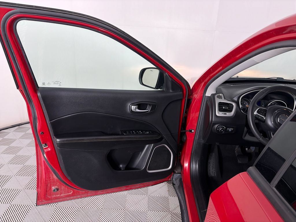 Used 2021 Jeep Compass Latitude FWD image 10
