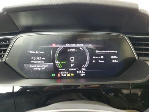 Used 2024 Audi Q8 e-tron Premium Plus w/ Premium Plus Package image 26