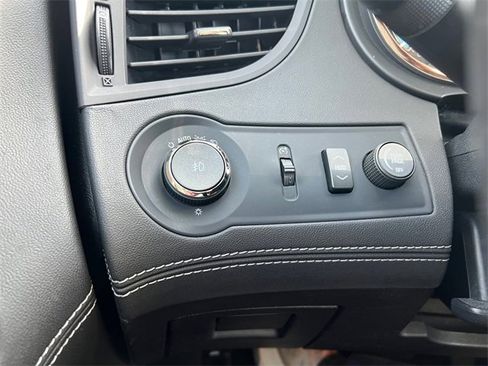 Used 2012 Buick LaCrosse Touring image 19