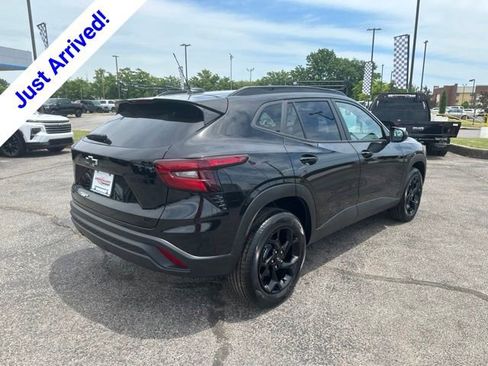 New 2026 Chevrolet Trax LT w/ Midnight Edition FWD image 3